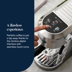 De'Longhi Dedica Duo - Perfetto Kompakte Siebträgermaschine Espressomaschine mit Soft-Touch-Icons, manuellem Milchaufschäumer für Espresso, Cappuccino und Cold Brew, 15cm breit, Metall (EC890.M)